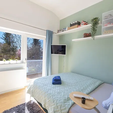 Prázdninový dům Sonniges Modernes Ruhiges Grosses Haus Garten Pool Oberhaching