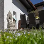 Holiday home Sonniges Modernes Ruhiges Grosses Haus Garten Pool Oberhaching