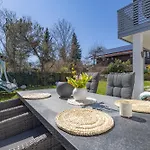 Holiday home Sonniges Modernes Ruhiges Grosses Haus Garten Pool *