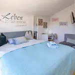 Holiday home Sonniges Modernes Ruhiges Grosses Haus Garten Pool Oberhaching