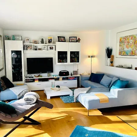 Holiday home Sonniges Modernes Ruhiges Grosses Haus Garten Pool Oberhaching