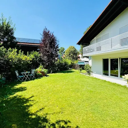 Sonniges Modernes Ruhiges Grosses Haus Garten Pool