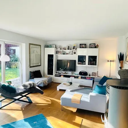 Holiday home Sonniges Modernes Ruhiges Grosses Haus Garten Pool Oberhaching