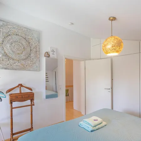 Holiday home Sonniges Modernes Ruhiges Grosses Haus Garten Pool Oberhaching