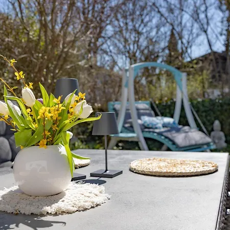 Sonniges Modernes Ruhiges Grosses Haus Garten Pool *