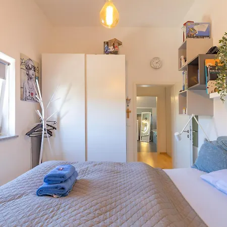 Holiday home Sonniges Modernes Ruhiges Grosses Haus Garten Pool Oberhaching